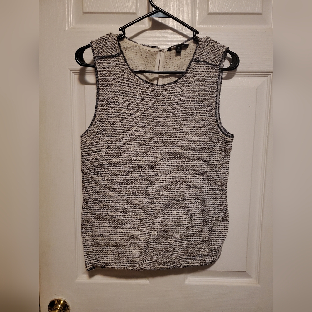 Banana Republic Textured Sleeveless Top in Gray